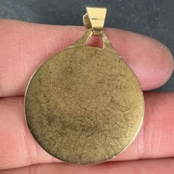 Pamono Large French 18 Karat Yellow Gold Virgin Mary Charm Pendant Medal, 1960s><noscript><img width=
