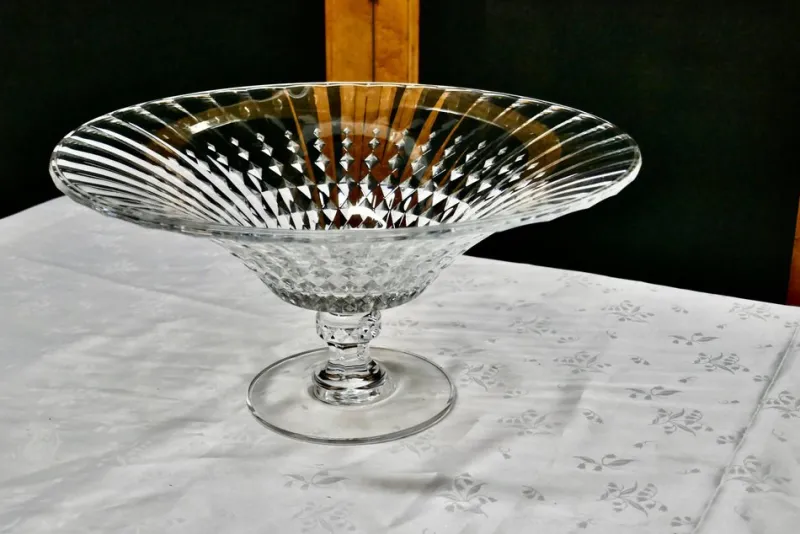 Pamono Large French Tazza Diamond Patterned Crystal Pedestal Fruit Dish, 1950s> Serving Dishes