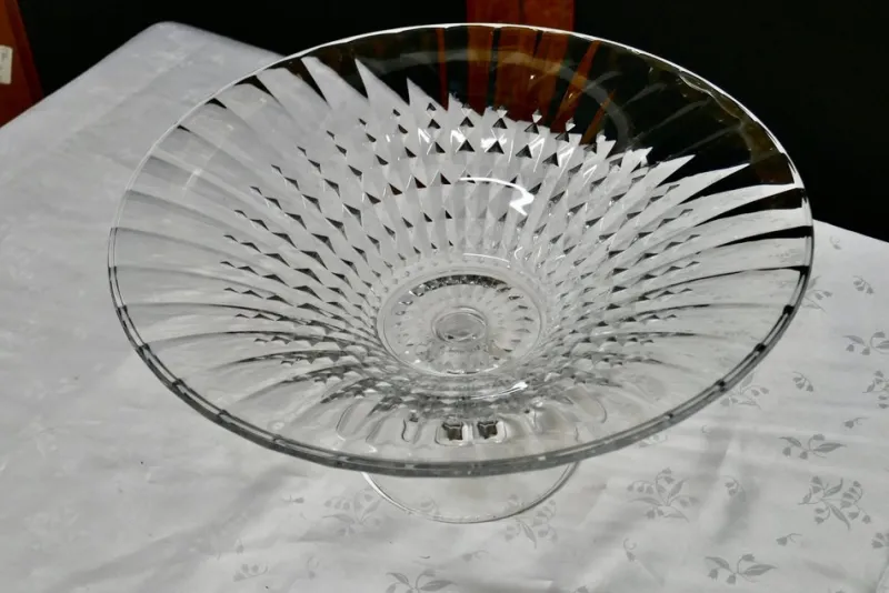 Pamono Large French Tazza Diamond Patterned Crystal Pedestal Fruit Dish, 1950s> Serving Dishes
