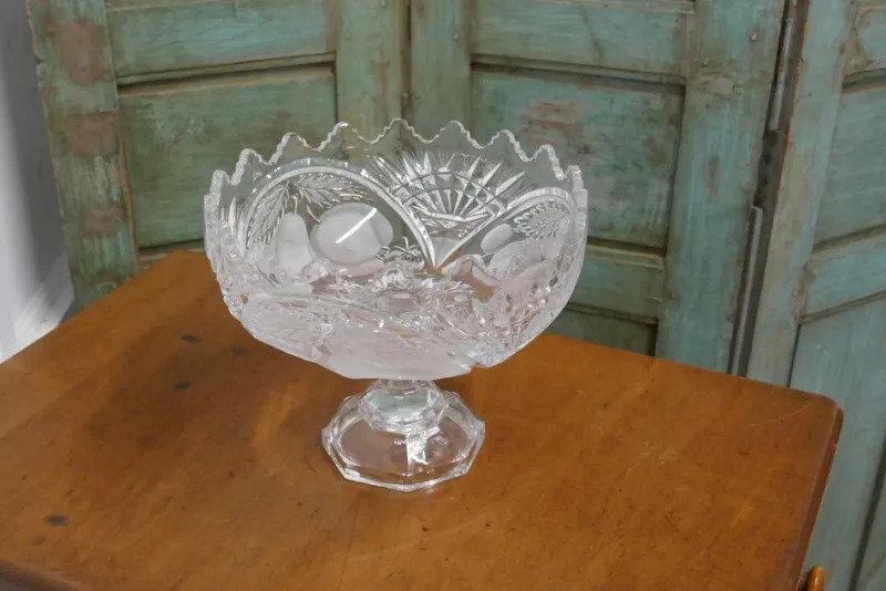 Pamono Large French Tazza Etched Cristal Pedestal Fruit Dish, 1960s> Serving Dishes