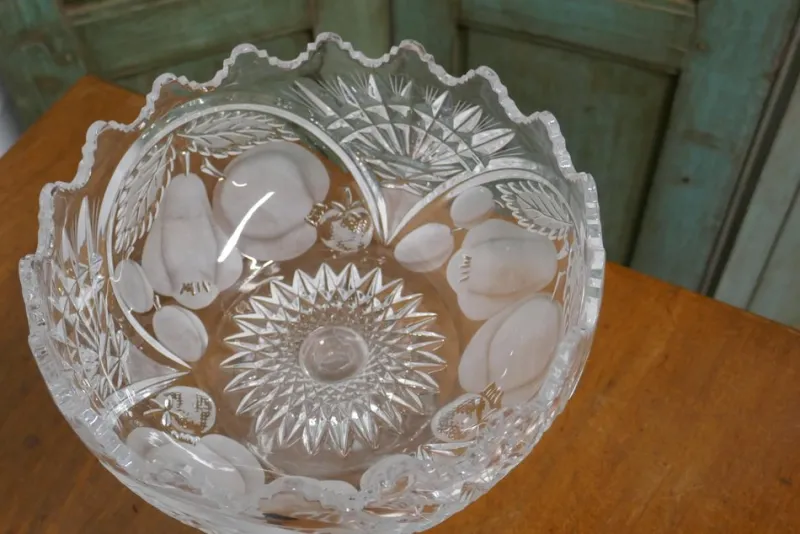 Pamono Large French Tazza Etched Cristal Pedestal Fruit Dish, 1960s> Serving Dishes