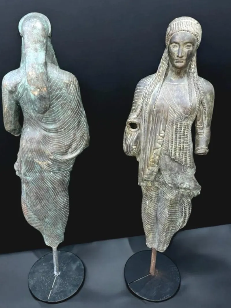 Pamono Large Greek Bronze Sculptures from the Achaean Period, 1940s, Set of 2> Garden Accessories