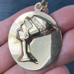 New Pamono Large Italian 18 Karat Yellow Gold Queen Nefertiti Bust Charm Pendant, 1980s