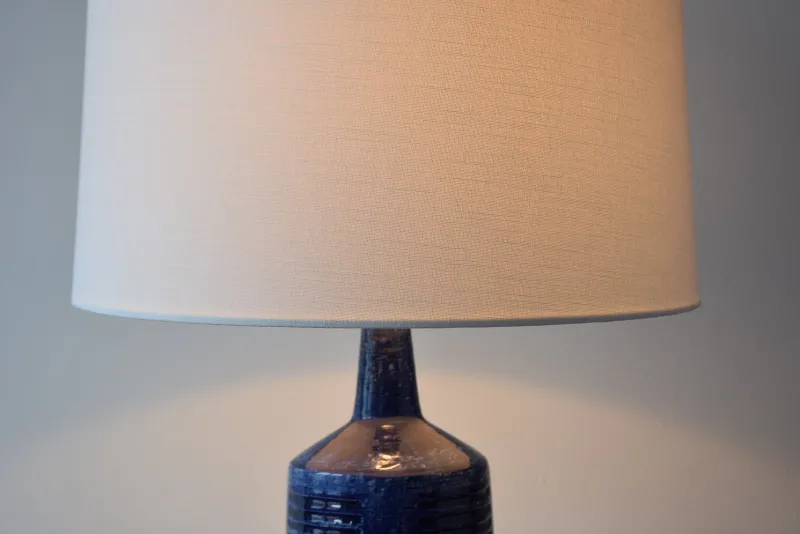 Pamono Large Mid-Century Modern Dark Blue Ceramic Table Lamp from Palshus, Denmark, 1960s> Table Lamps