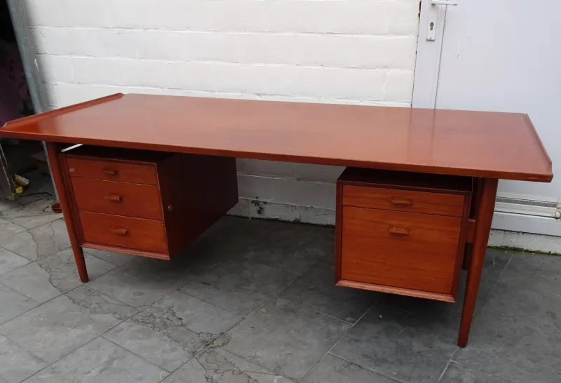 Sale Pamono Large Model 207 Desk in Teak by Arne Vodder for Sibast, 1950s