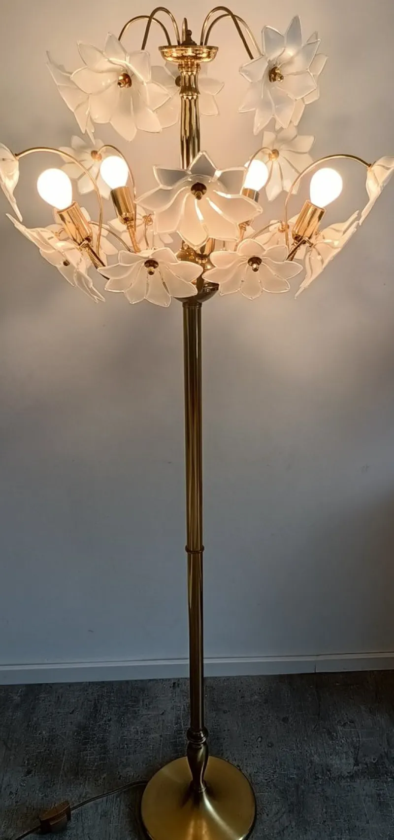 Hot Pamono Large Murano Flower Floor Lamp, Italy, 1970s