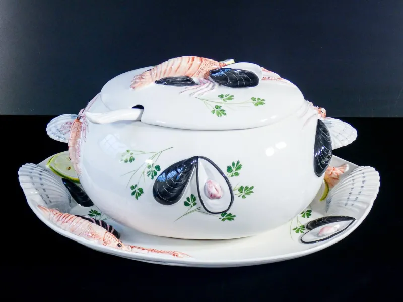 Online Pamono Large Porcelain Soup Tureen with Tray from Tre Art, Set of 2