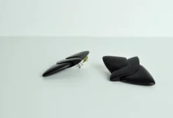 Pamono Large Sculptural Black Ear-Clips in Ebony from Monies, Denmark, 2000s, Set of 2><noscript><img width=