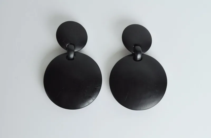 Pamono Large Sculptural Black Ear-Clips in Ebony, Denmark, 2000s, Set of 2> Earrings