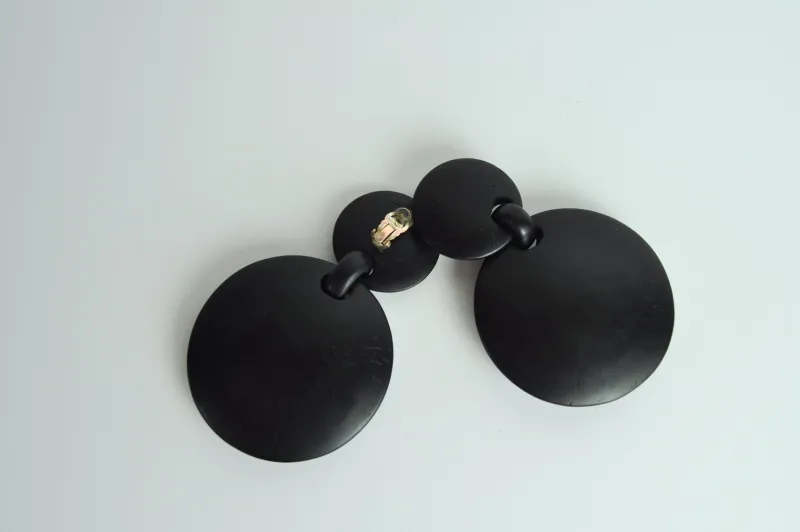 Pamono Large Sculptural Black Ear-Clips in Ebony, Denmark, 2000s, Set of 2> Earrings
