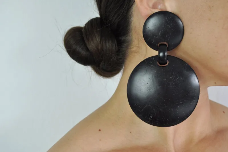 Pamono Large Sculptural Black Ear-Clips in Ebony, Denmark, 2000s, Set of 2> Earrings