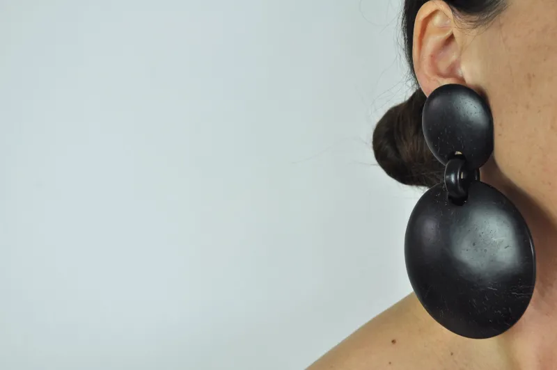 Pamono Large Sculptural Black Ear-Clips in Ebony, Denmark, 2000s, Set of 2> Earrings