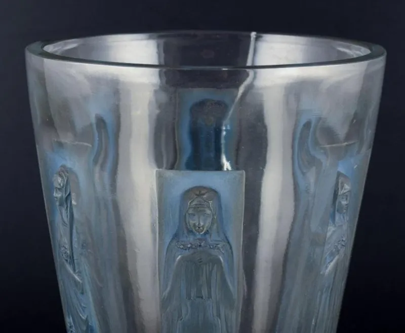 Hot Pamono Large Six Figurines Goblet Vase in Clear Glass from René Lalique, France, 1930s
