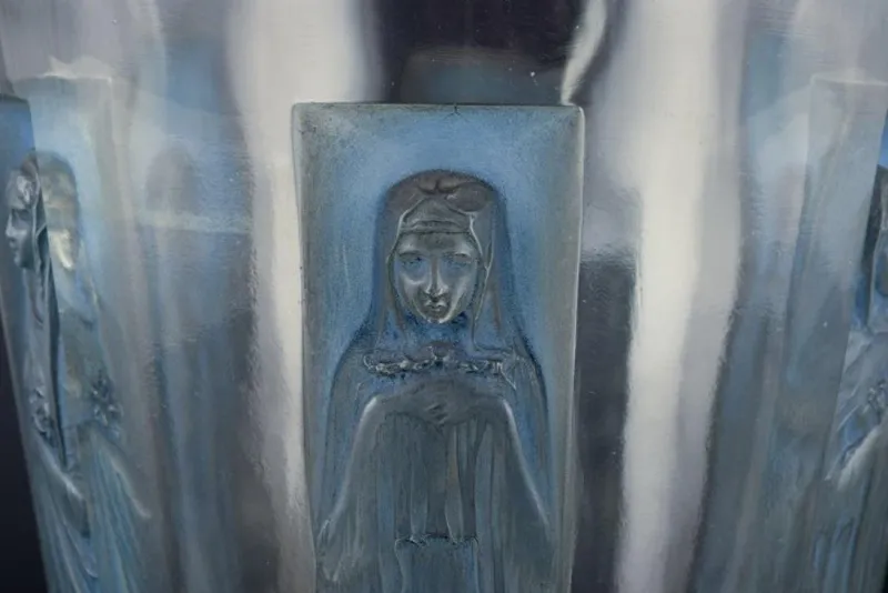Hot Pamono Large Six Figurines Goblet Vase in Clear Glass from René Lalique, France, 1930s