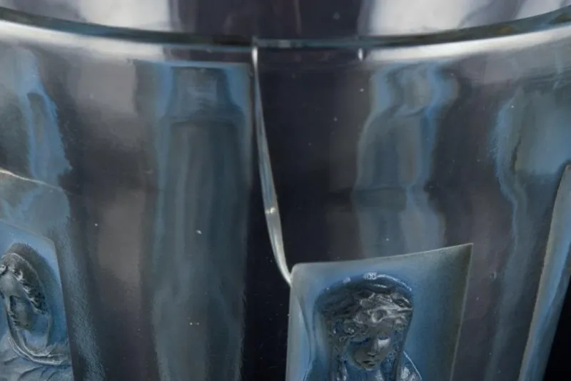 Hot Pamono Large Six Figurines Goblet Vase in Clear Glass from René Lalique, France, 1930s