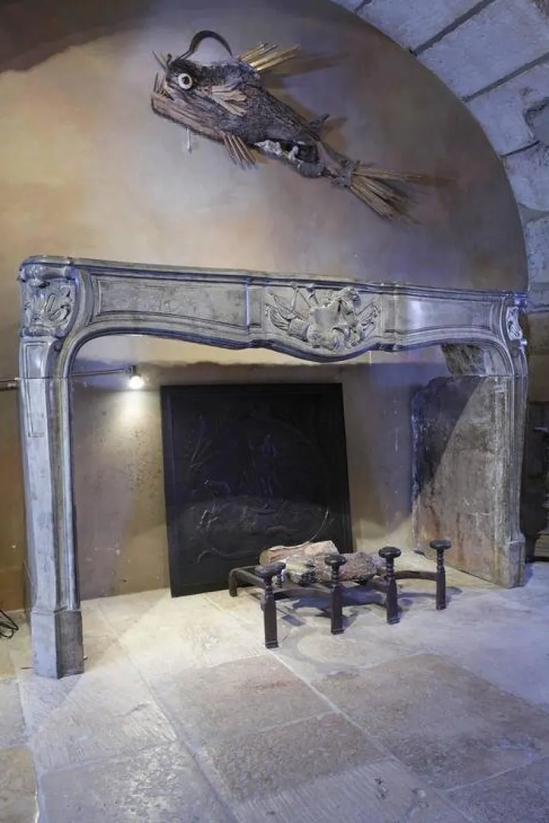 Pamono Large 18th Century French Limestone Fireplace> Fireplaces And Mantels