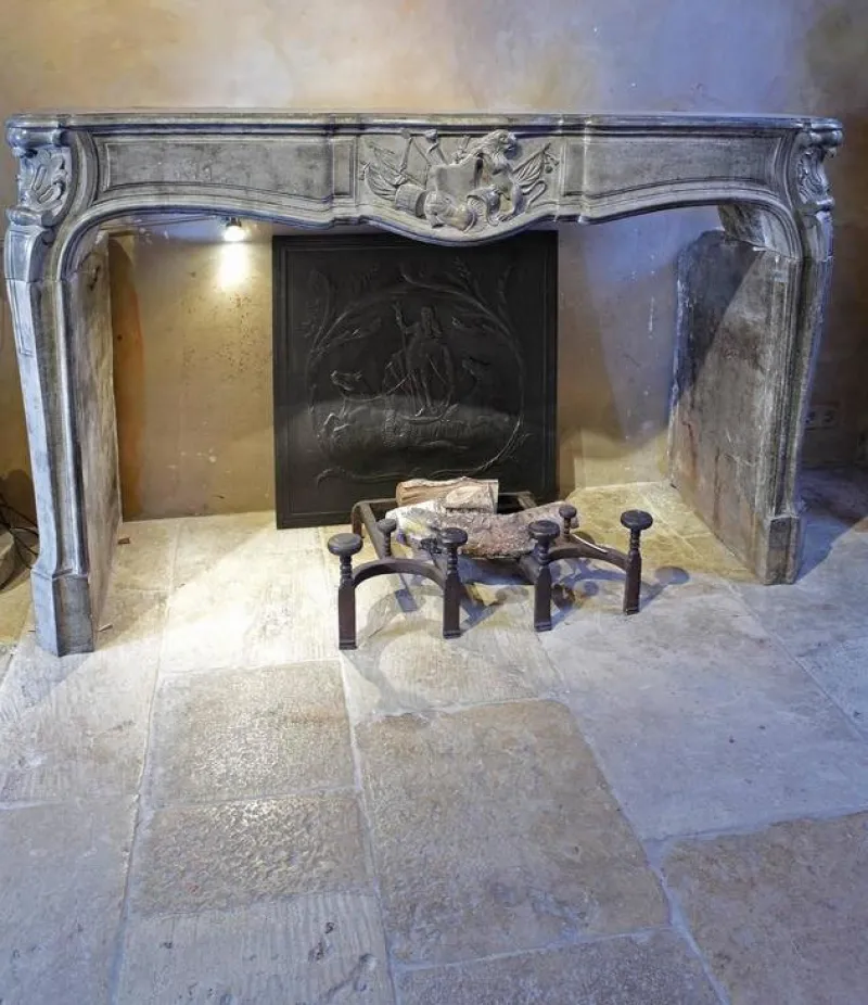 Pamono Large 18th Century French Limestone Fireplace> Fireplaces And Mantels