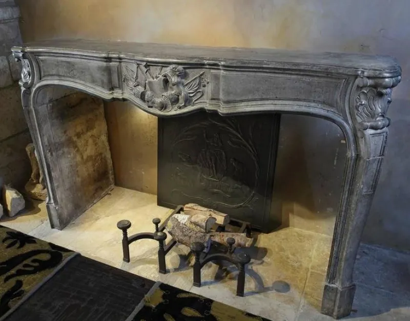 Pamono Large 18th Century French Limestone Fireplace> Fireplaces And Mantels