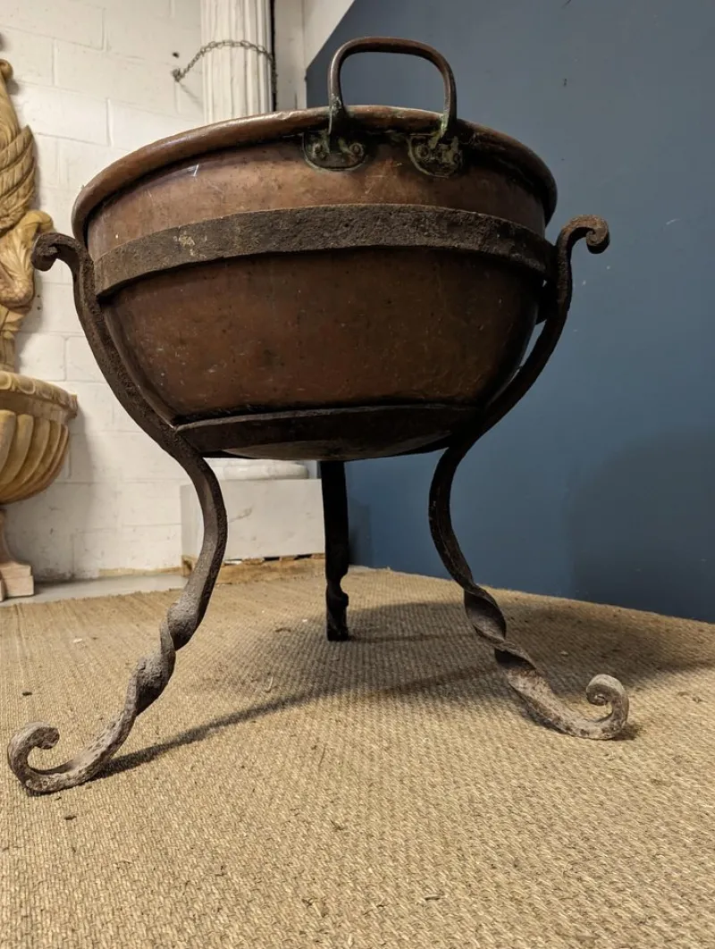 Pamono Large 18th-Century Copper Cauldron on Stand> Garden Accessories