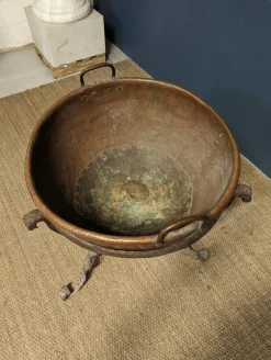 Pamono Large 18th-Century Copper Cauldron on Stand><noscript><img width=