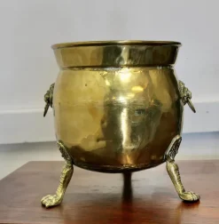 Pamono Large Victorian Brass Jardinière with Lions Mask & Hairy Paw Feet, 1880s> Planters And Jardiniere