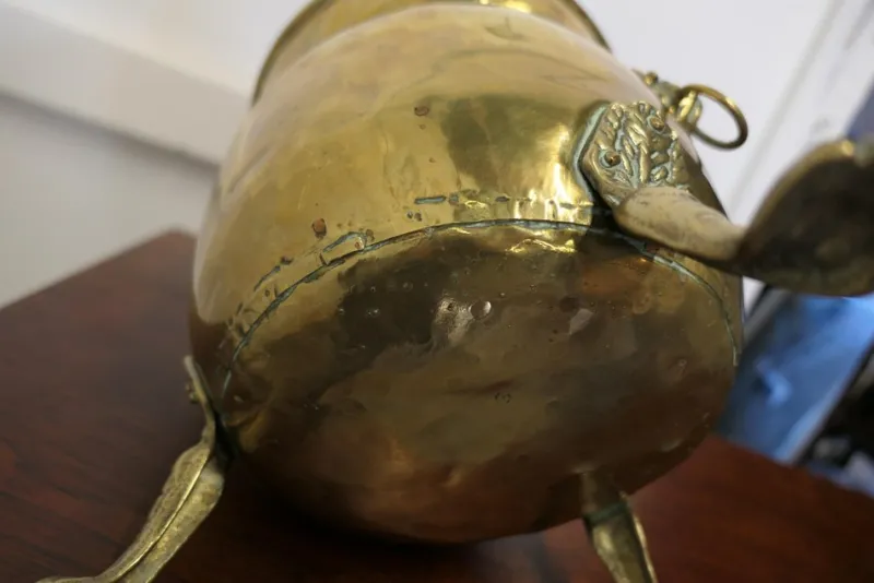 Pamono Large Victorian Brass Jardinière with Lions Mask & Hairy Paw Feet, 1880s> Planters And Jardiniere