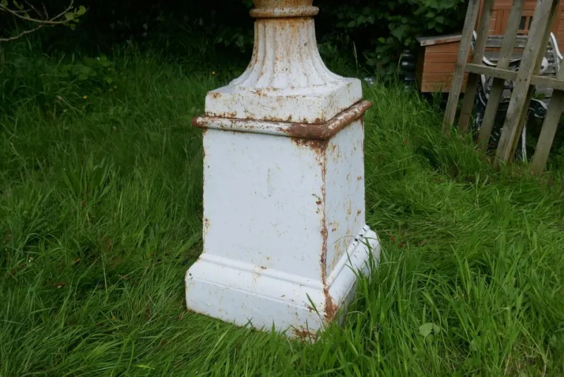Pamono Large Victorian Garden Urns in Cast Iron, 1900, Set of 2> Garden Accessories