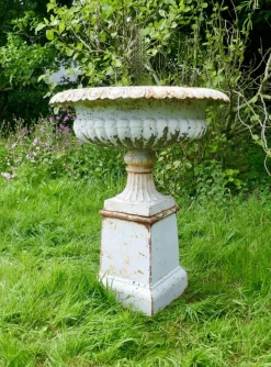 Pamono Large Victorian Garden Urns in Cast Iron, 1900, Set of 2><noscript><img width=