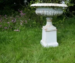 Pamono Large Victorian Garden Urns in Cast Iron, 1900, Set of 2><noscript><img width=