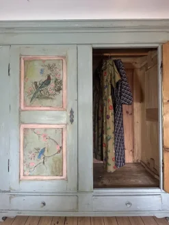 Pamono Large Vintage Painted Pine Double Wardrobe with Inlaid Chinoiserie, 1890s><noscript><img width=