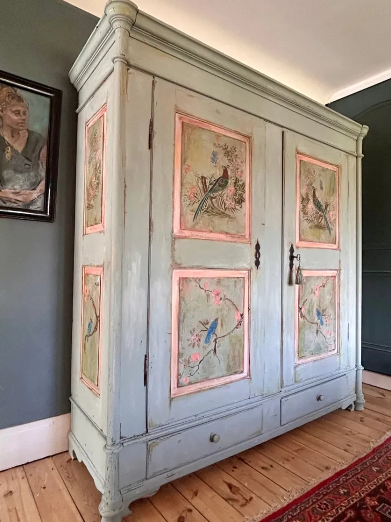 Pamono Large Vintage Painted Pine Double Wardrobe with Inlaid Chinoiserie, 1890s> Cabinets & Wardrobes