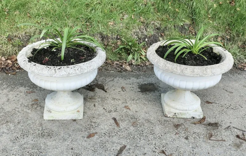 Pamono Large Weathered Cast Stone Garden Planters, 1930s, Set of 2> Garden Accessories