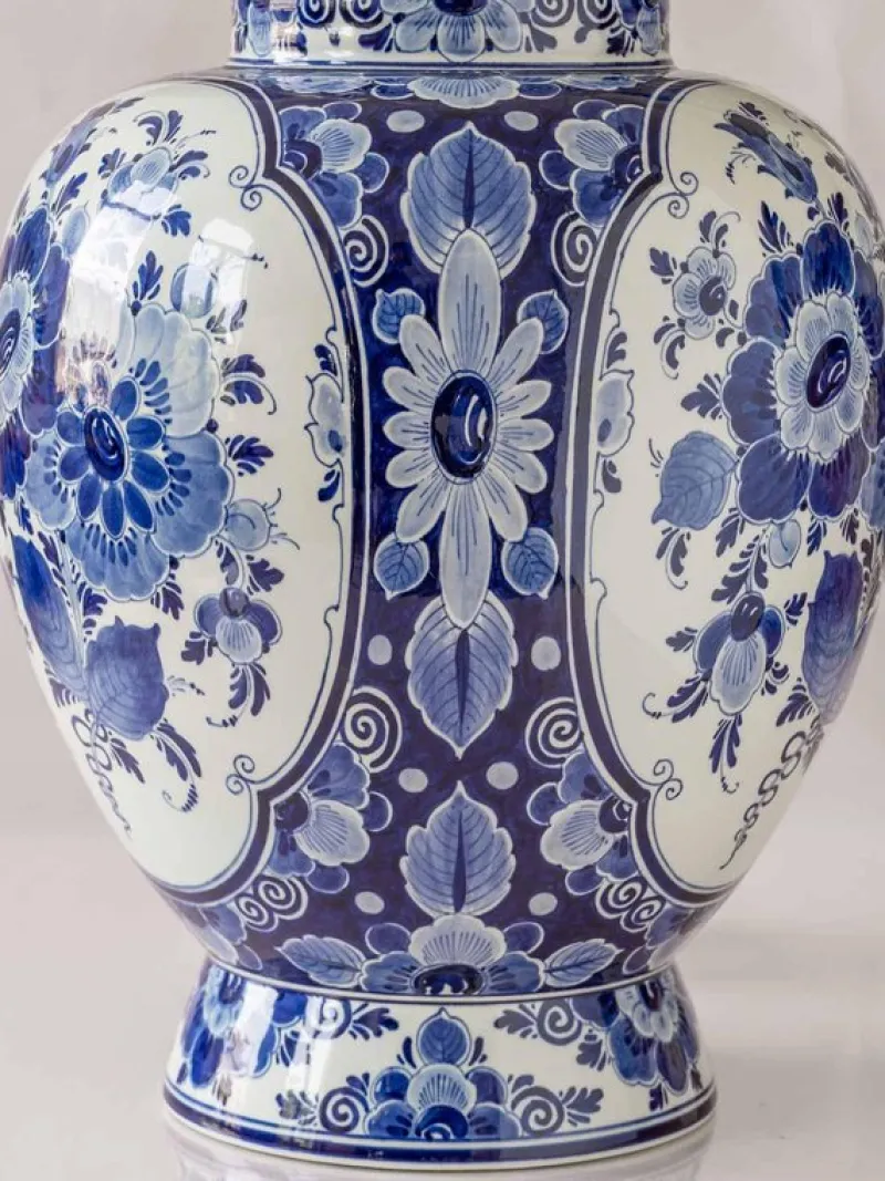 Online Pamono Large Wilhelmina Regina Delft Blue Table Lamp with New Red Velvet Lampshade