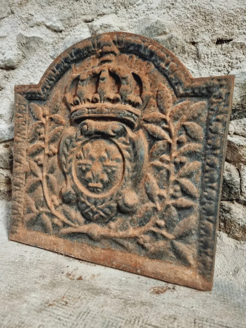 Pamono Late 17th Century French Cast Iron Fireback with Crowned Crest> Fireplaces And Mantels