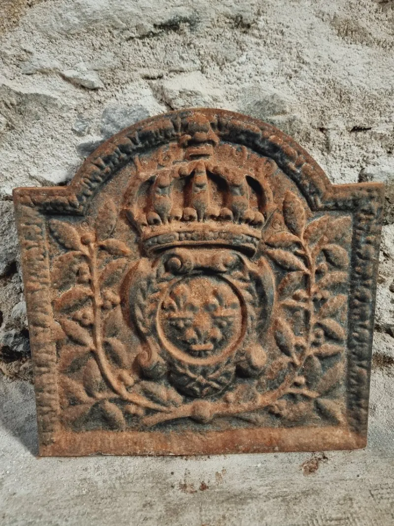 Pamono Late 17th Century French Cast Iron Fireback with Crowned Crest> Fireplaces And Mantels