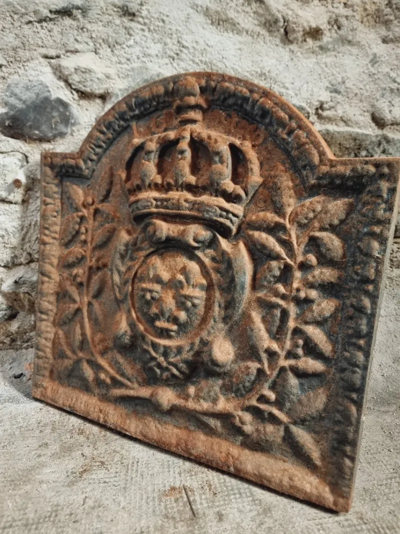 Pamono Late 17th Century French Cast Iron Fireback with Crowned Crest> Fireplaces And Mantels