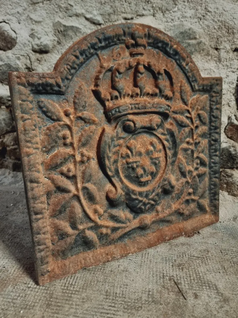 Pamono Late 17th Century French Cast Iron Fireback with Crowned Crest> Fireplaces And Mantels