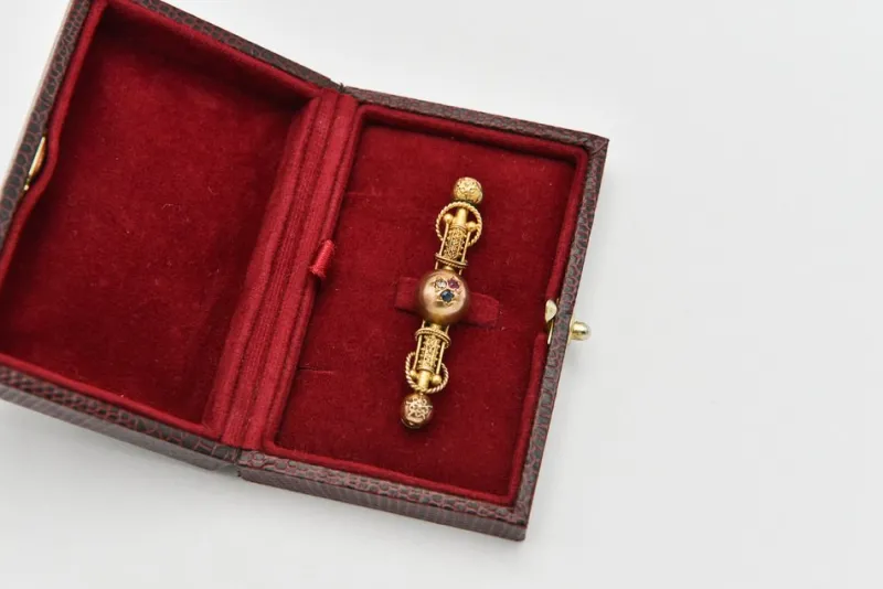 Clearance Pamono Late 19th Century Gold Brooch with Diamond, Ruby and Sapphire