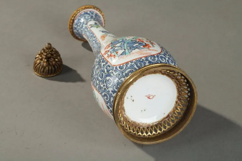 Pamono Late 19th-Century Porcelain Perfume Bottle from Samson, Paris> Bottles, Carafes & Jugs
