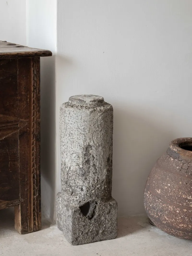 Hot Pamono Lava Stone Column