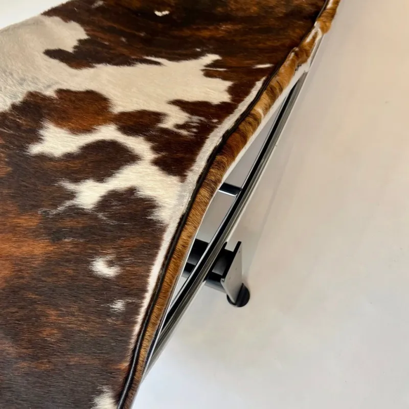 Best Pamono LC4 Adjustable Chaise Longue in Cowhide by Le Corbusier, Perriand and Jeanneret for Cassina, 1980s