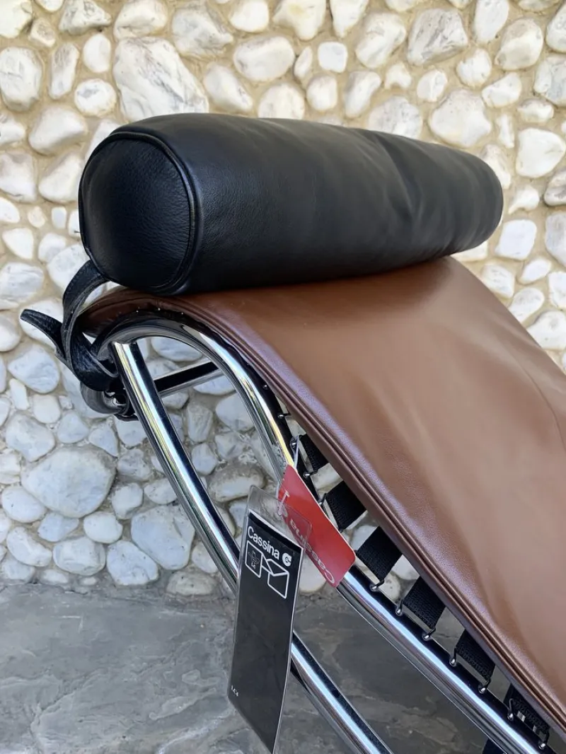 Pamono LC4 Chaise Lounge in Brown Leather by Le Corbusier for Cassina, 1980s> Daybeds & Chaises Lounges