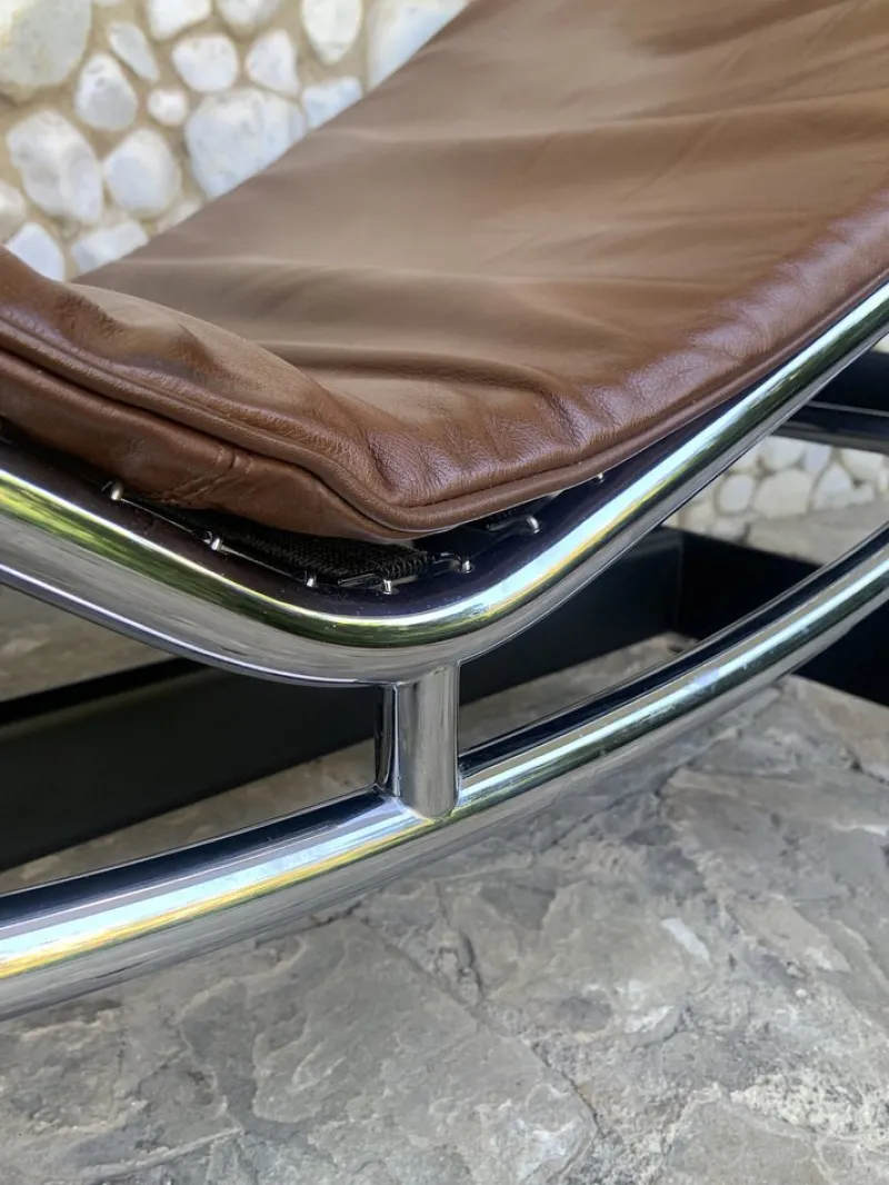 Pamono LC4 Chaise Lounge in Brown Leather by Le Corbusier for Cassina, 1980s> Daybeds & Chaises Lounges