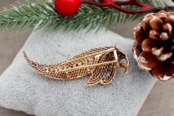 Best Pamono Leaf-Shaped Gold Brooch with Diamonds