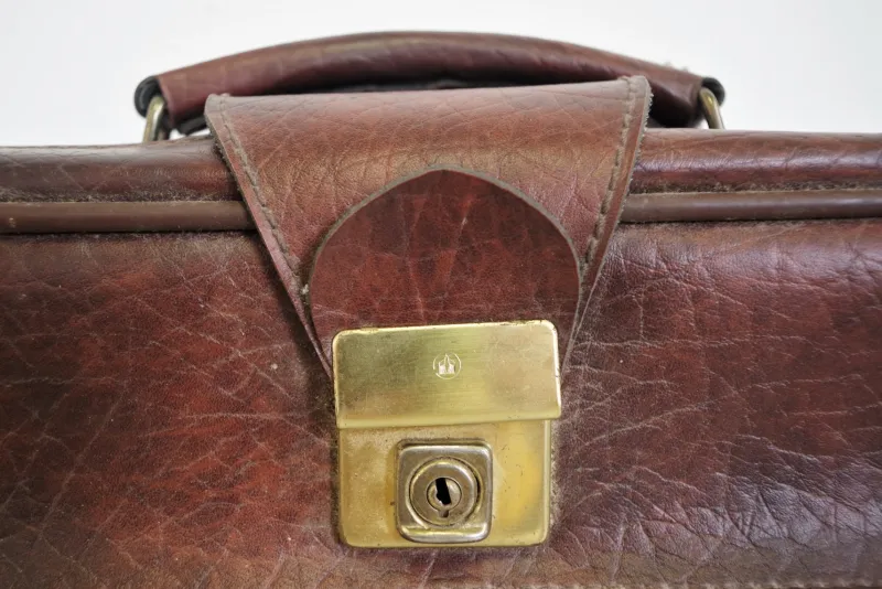 Pamono Leather Homa Suitcases, 1950s, Set of 2> Trunks Crates & Baskets