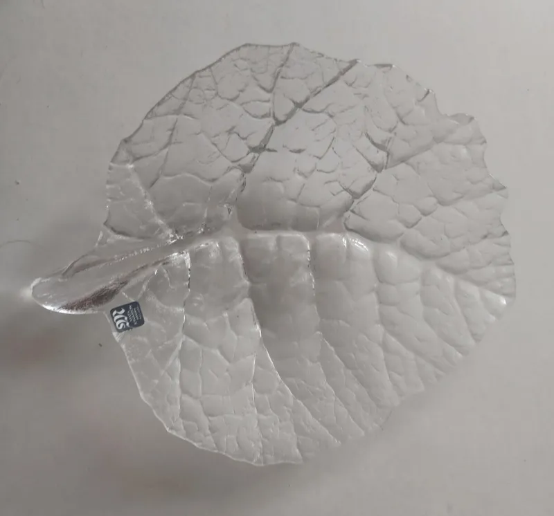 Pamono Leave Glass Bowl by Mats Jonasson for Maler AS, 1970s> Bowls