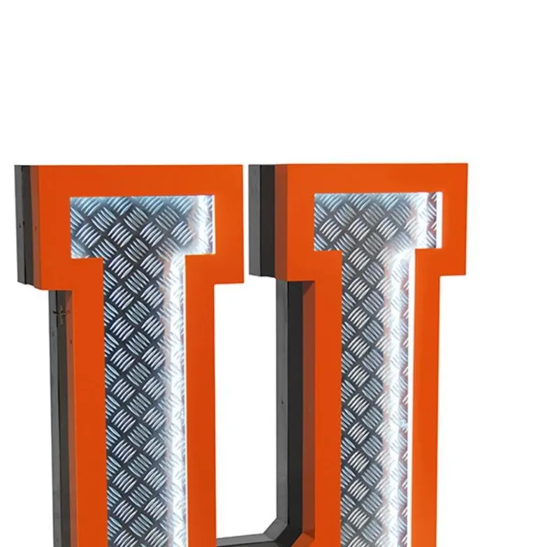 Best Pamono Letter U Graphics Lamp by Circu
