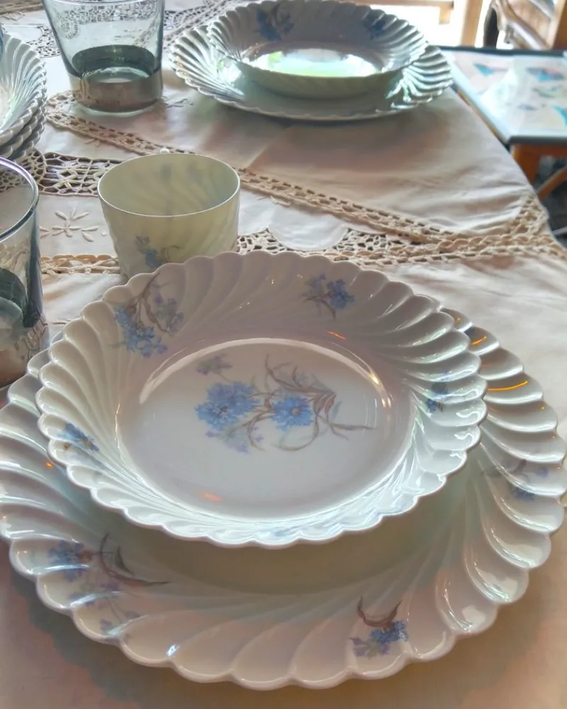 New Pamono Limoges Porcelain Dinner Service with Twisted Cornflower Decor from Haviland, 1980s, Set of 72