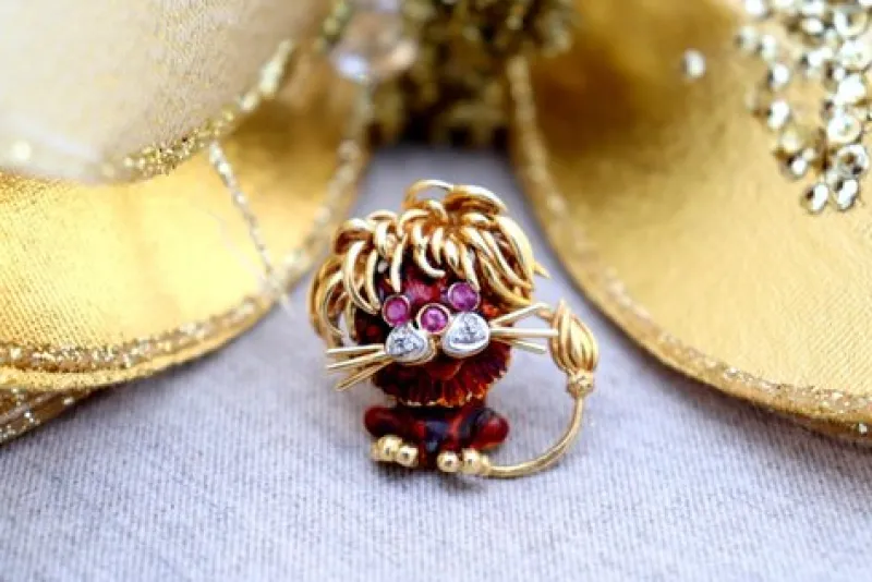 Discount Pamono Lion Shaped Gold Brooch
