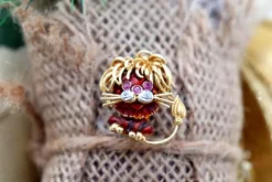 Discount Pamono Lion Shaped Gold Brooch